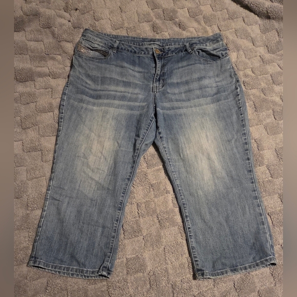 Maurices Denim - Womans Maurices Classic High-Rise Capri Light Washed Size 22w